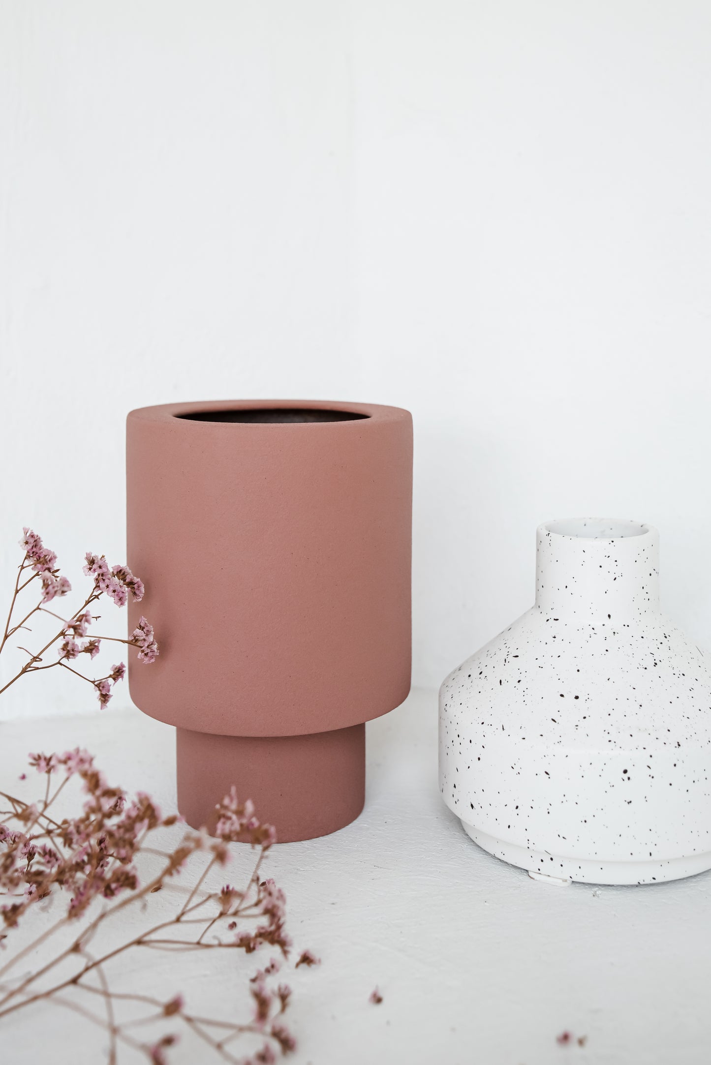 Ads-Emma-Vase - White with burnt Brown Dots