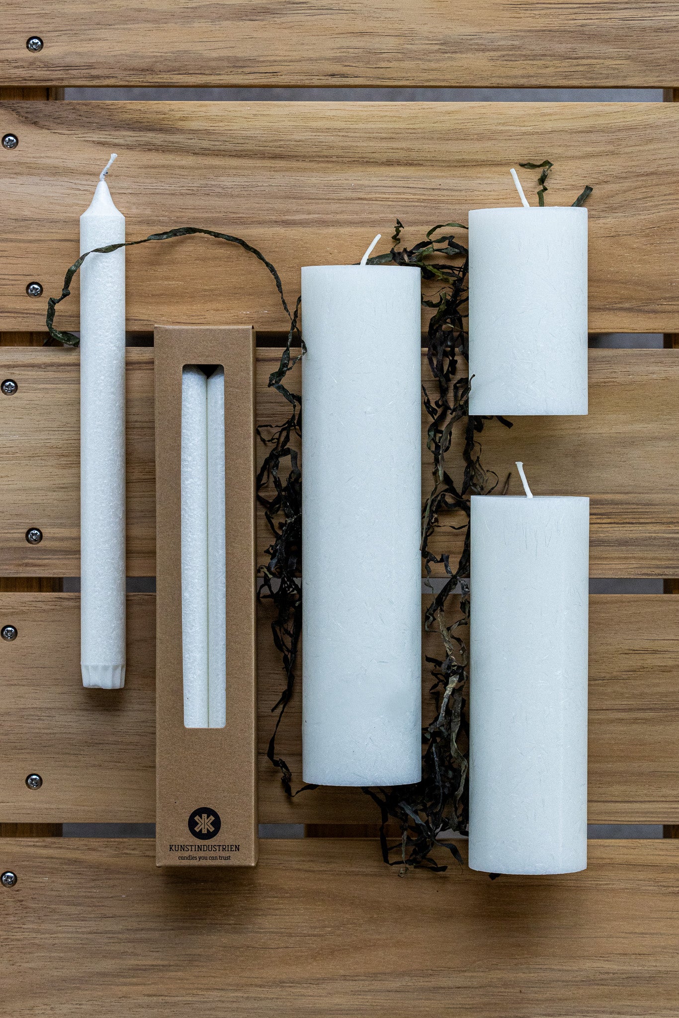 Upcycled olive wax pillar candles 6 cm x 25 cm - White